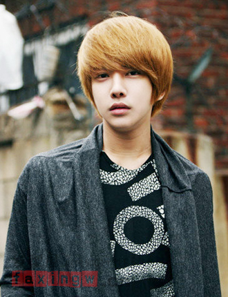 韩国最流行男生发型发色 李治熏帅气示范