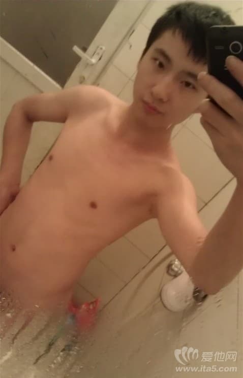 浴室裸身自拍的帅气男孩 帅哥JJ图片没有遮挡 帅哥美女图片 帅哥